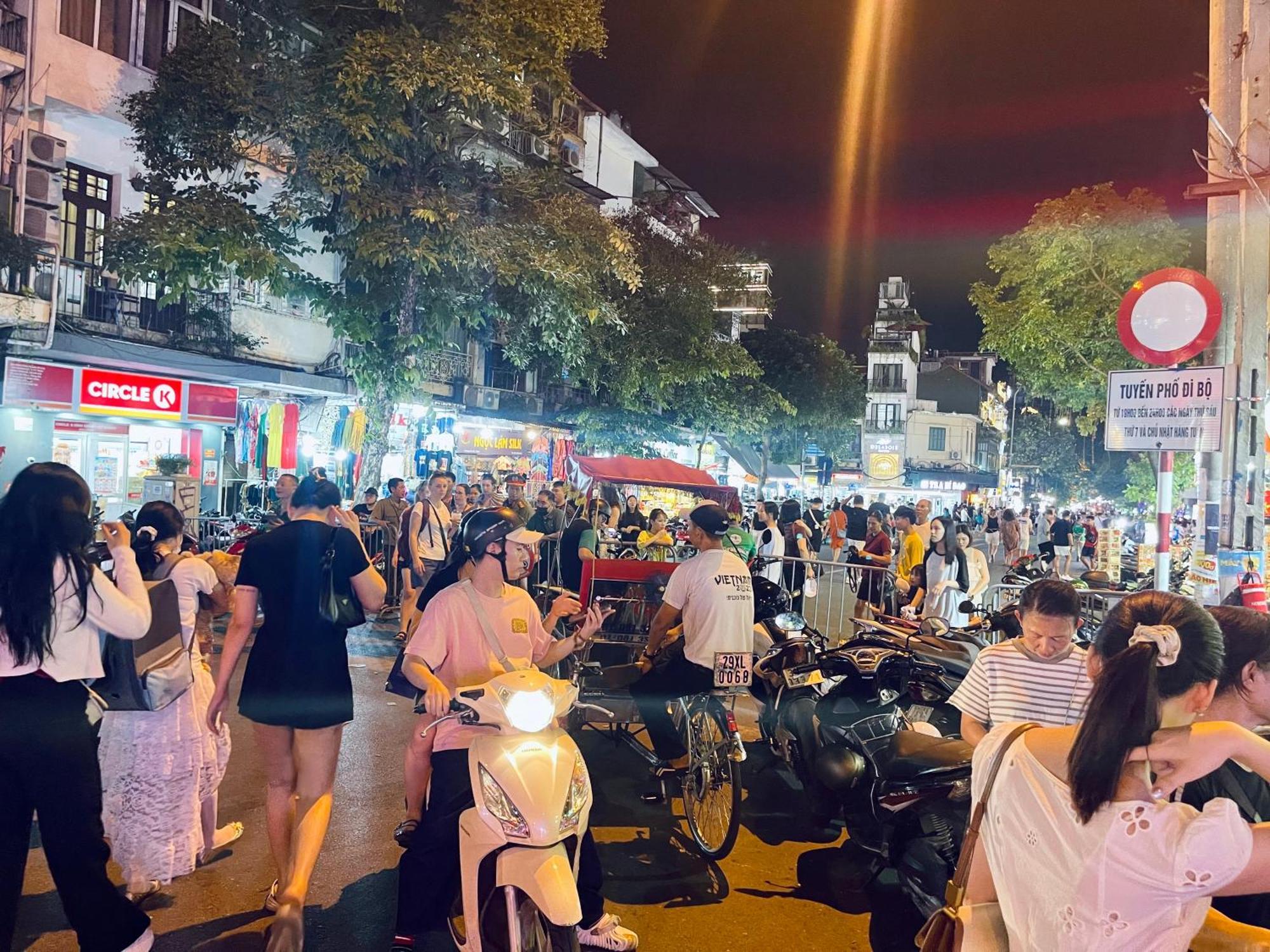 Happy Old House 1738 Apartment Hanoi Bagian luar foto