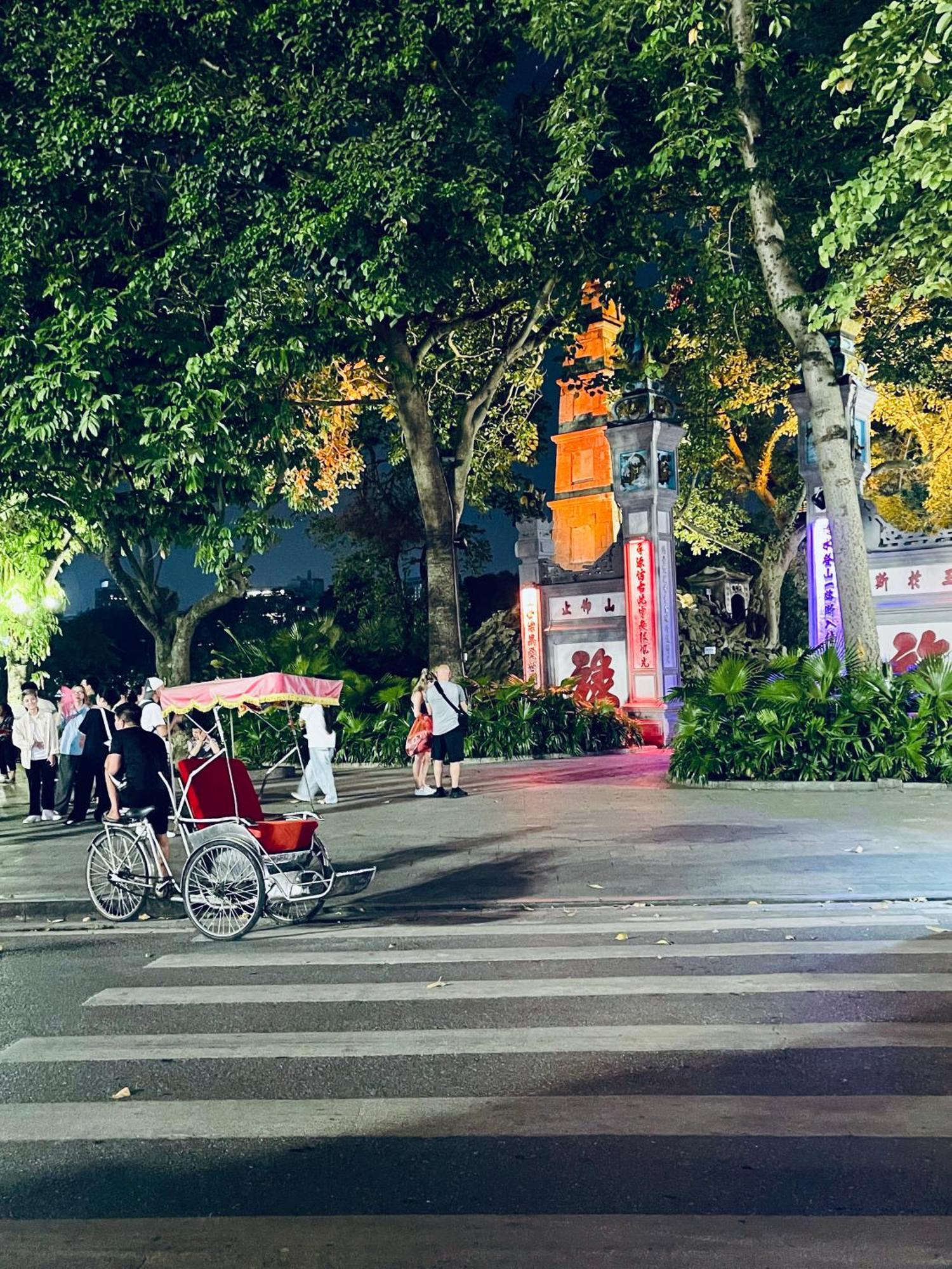 Happy Old House 1738 Apartment Hanoi Bagian luar foto